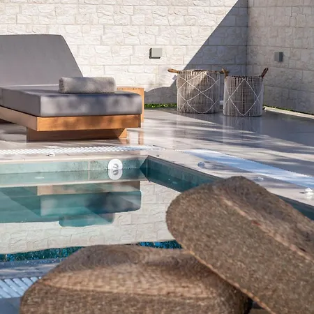 Camelia Luxury