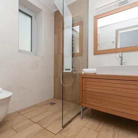 Camelia Luxury