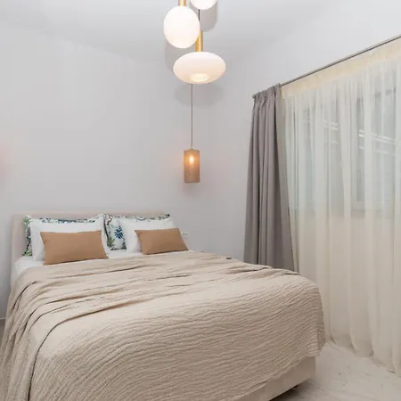 Camelia Luxury