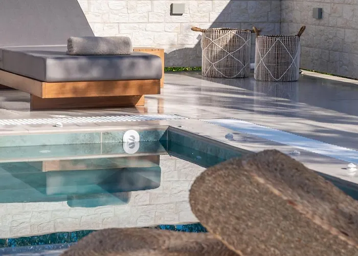 Camelia Luxury
