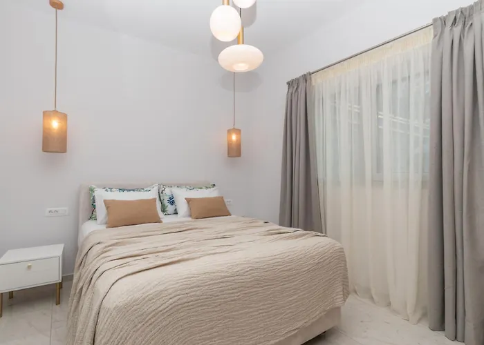 Camelia Luxury
